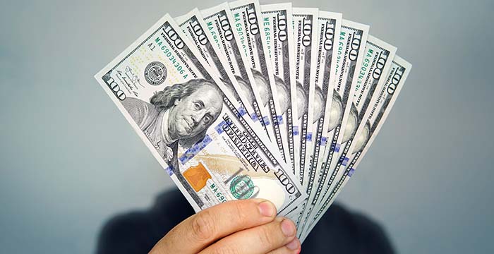 مفاجأة.. سعر الدولار الآن في البنوك المصرية 2 مفاجأة.. سعر الدولار الآن في البنوك المصرية