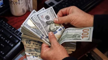 بعد استقرار الأيام الماضية.. سعر الدولار مقابل الدينار العراقي اليوم يسجل تغيرًا محدودًا