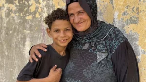 من محطة وقود إلى قلوب الملايين.. قصة الطفل الذي هزم الآلة الحاسبة