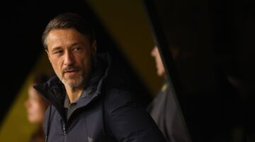 هل يخشى المبالغة؟ مدرب دورتموند يحذر من الحديث المبكر عن حلم لقب الدوري