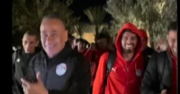 أجواء احتفالية استقبال بعثة منتخب مصر في فندق الإقامة عقب