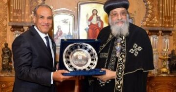 تهنئة رسمية وزير الخارجية يزرو البابا تواضروس بمناسبة عيد الميلاد