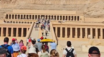 إقبال سياحي غير مسبوق معبد الملكة حتشبسوت يبهر العالم كأجمل