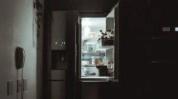 الثلاجة في المنام دلالات نفسية عميقة تتجاوز مجرد تخزين الغذاء