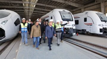 السرعة تصل لـ 250 كم وزير النقل يتابع تنفيذ الخط