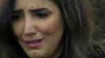 انهيار مي عمر في وداع والدها توافد النجوم لمسجد الشرطة