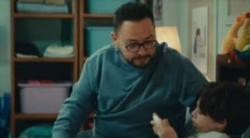 1773095215 مسلسل اللون الأزرق الحلقة 5 أدهم يحاول تنمية تفاعل حمزة