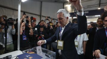 أسطورة برشلونة يشعل الانتخابات فونت للابورتا لا تضلل الجماهير