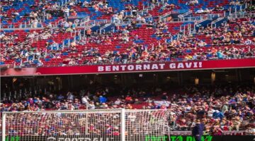 انطلاق مباراة برشلونة أمام إشبيلية بالدوري الإسباني