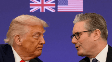 بعد تردد طويل… ستارمر يغير موقفه ويسمح للولايات المتحدة باستخدام