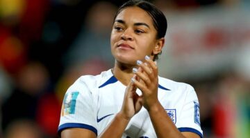 جريدة مانشيت السجن لمشجع إساء إلى جيس كارتر ومنعه من