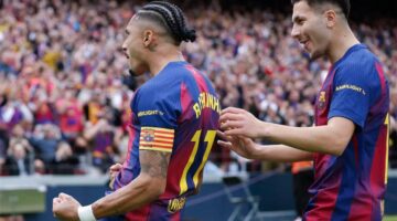 خبير تحكيمي يوضح مدى صحة ركلتي جزاء برشلونة أمام إشبيلية