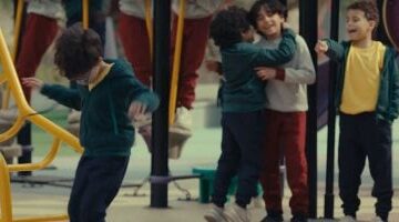 مسلسل اللون الأزرق الحلقة 11 حمزة يتعرض للتنمر في أول