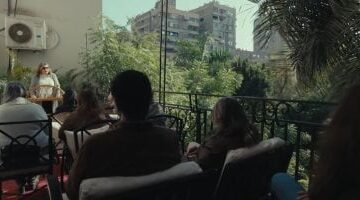 مسلسل اللون الأزرق الحلقة 3 راوية تعقد اجتماعا لسكان العمارة