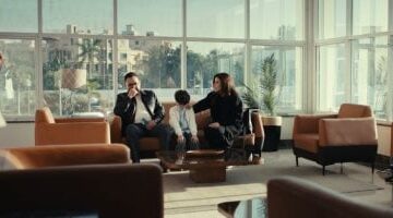 مسلسل اللون الأزرق الحلقة 4 طبيب يطمئن أدهم على حالة