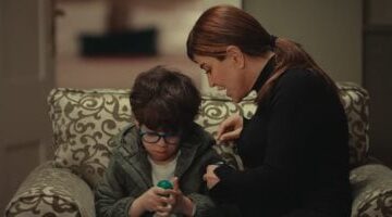 مسلسل اللون الأزرق الحلقة 5 آمنة تحاول دمج حمزة مع