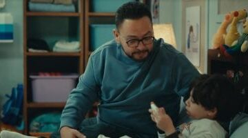 مسلسل اللون الأزرق الحلقة 5 أدهم يحاول تنمية تفاعل حمزة