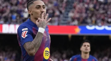 هاتريك رافينيا يقود برشلونة لاكتساح إشبيلية.webp