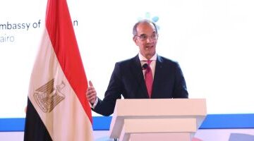 وزير الاتصالات الترددات الجديدة تمنح شركات المحمول حق الانتفاع حتى