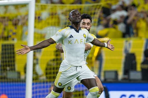 النصر يتقدم على ضمك شوط أول ويقترب أكثر من لقب الدوري السعودي