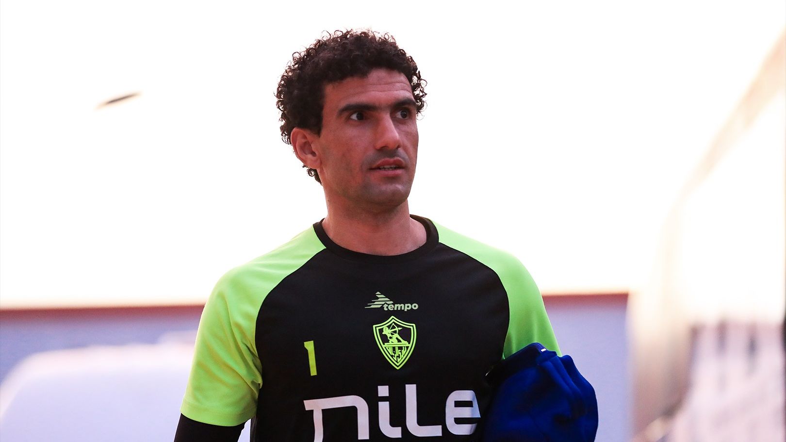 عواد يكشف كواليس أزمة شارة قيادة الزمالك أمام سيراميكا كليوباترا