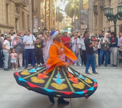 “شارع الفن” يحول وسط البلد لكرنفال بهجة بالرسم والموسيقى والأراجوز