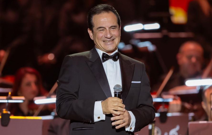 ابن محمد ثروت يناشد الجمهور الدعاء لأبيه قبل الجراحة