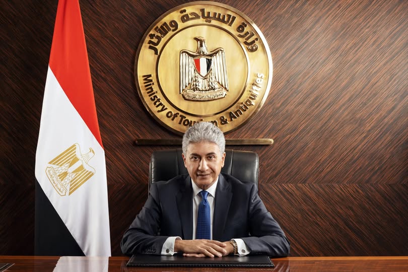 وزير السياحة يتفقد استعدادات تصعيد حجاج السياحة إلى عرفات