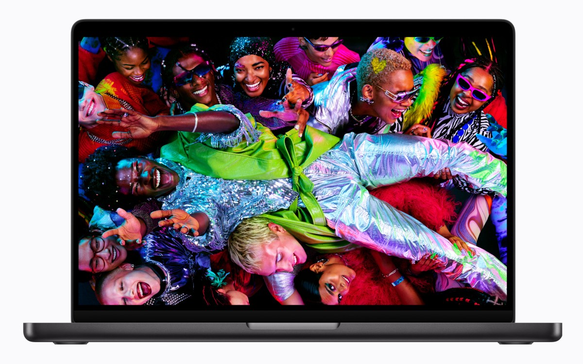 شاشات OLED لـMacBook Pro تدخل الإنتاج الضخم الشهر المقبل تمهيداً للإطلاق
