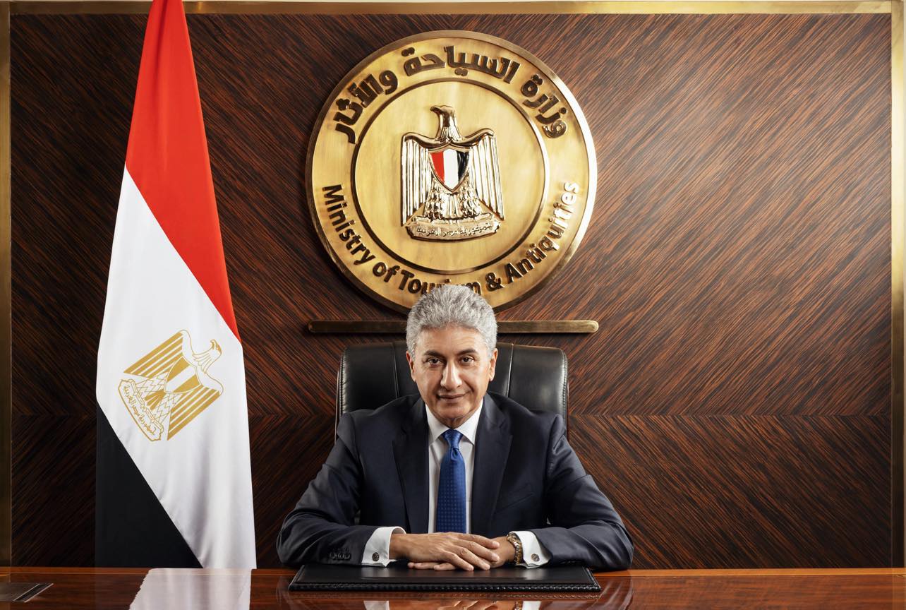 وزير السياحة: ارتفاع الوقود وتقليص رحلات الطيران يتصدران تحديات القطاع
