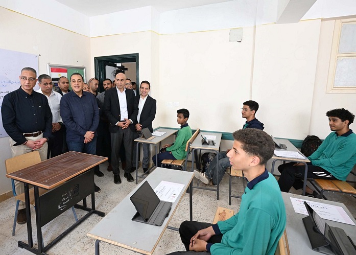 مدبولي يطمئن أولياء الأمور: لا قلق من تحديث المناهج