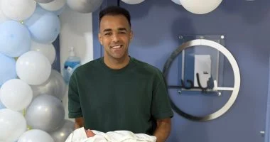 سيد نيمار لاعب البنك الأهلي يستقبل مولوده “ريان”