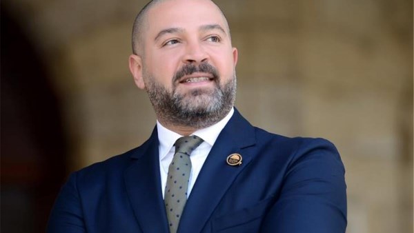أنت محرر عناوين صحفية محترف في جريدة “مانشيت”.  أعد صياغة العنوان التالي ليصبح عنوانًا صحفيًا عربيًا واضحًا وجذابًا ومناسبًا لمحركات البحث وGoogle News وGoogle Discover، مع الحفاظ على المعنى الأساسي والكلمة المفتاحية الرئيسية دون تغيير جوهري.  العنوان الأصلي: 
                                رابطة الأندية برئاسة أحمد دياب تشكر اتحاد الكرة لنجاح الدوري الممتاز
                              التعليمات: – اكتب عنوانًا واحدًا فقط. – لا تضع مقدمة أو شرح أو علامات اقتباس. – حافظ على اسم الشخص أو العمل الفني أو الحدث كما ورد. – لا تضف معلومات غير موجودة في العنوان الأصلي. – لا تستخدم عناوين مضللة أو مبالغ فيها. – لا تستخدم ألفاظًا مثيرة مثل: صادم، مفاجأة نارية، لن تصدق، يشعل السوشيال، إلا إذا كانت موجودة فعلًا في النص الأصلي. – اجعل العنوان طبيعيًا كأنه مكتوب بواسطة محرر صحفي بشري. – اجعل العنوان مناسبًا للنقر بدون Clickbait. – يفضل أن يكون العنوان بين 50 و80 حرفًا إن أمكن. – لا تبدأ العنوان باسم القسم مثل: أخبار الفن أو فن وثقافة. – لا تستخدم رموزًا أو إيموجي. – لا تكرر نفس الكلمات بدون داعٍ.  اكتب العنوان النهائي فقط.