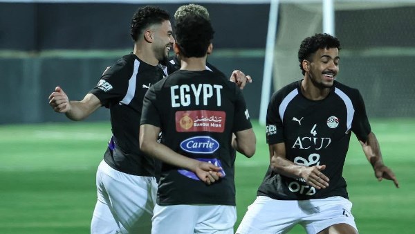 أنت محرر عناوين صحفية محترف في جريدة “مانشيت”.  أعد صياغة العنوان التالي ليصبح عنوانًا صحفيًا عربيًا واضحًا وجذابًا ومناسبًا لمحركات البحث وGoogle News وGoogle Discover، مع الحفاظ على المعنى الأساسي والكلمة المفتاحية الرئيسية دون تغيير جوهري.  العنوان الأصلي: 
                                بالصور.. المنتخب الوطني يواصل  استعداداته لمواجهة روسيا الودية
                              التعليمات: – اكتب عنوانًا واحدًا فقط. – لا تضع مقدمة أو شرح أو علامات اقتباس. – حافظ على اسم الشخص أو العمل الفني أو الحدث كما ورد. – لا تضف معلومات غير موجودة في العنوان الأصلي. – لا تستخدم عناوين مضللة أو مبالغ فيها. – لا تستخدم ألفاظًا مثيرة مثل: صادم، مفاجأة نارية، لن تصدق، يشعل السوشيال، إلا إذا كانت موجودة فعلًا في النص الأصلي. – اجعل العنوان طبيعيًا كأنه مكتوب بواسطة محرر صحفي بشري. – اجعل العنوان مناسبًا للنقر بدون Clickbait. – يفضل أن يكون العنوان بين 50 و80 حرفًا إن أمكن. – لا تبدأ العنوان باسم القسم مثل: أخبار الفن أو فن وثقافة. – لا تستخدم رموزًا أو إيموجي. – لا تكرر نفس الكلمات بدون داعٍ.  اكتب العنوان النهائي فقط.