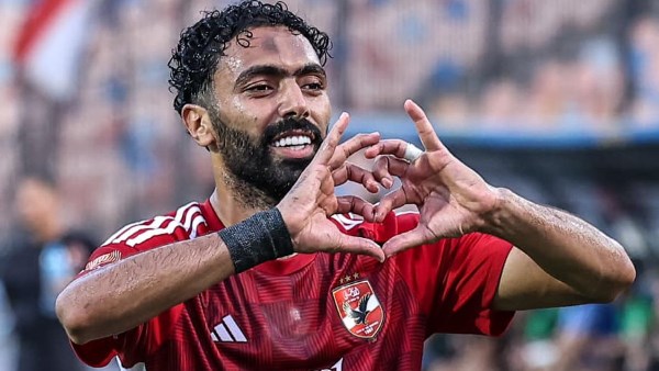 أنت محرر عناوين صحفية محترف في جريدة “مانشيت”.  أعد صياغة العنوان التالي ليصبح عنوانًا صحفيًا عربيًا واضحًا وجذابًا ومناسبًا لمحركات البحث وGoogle News وGoogle Discover، مع الحفاظ على المعنى الأساسي والكلمة المفتاحية الرئيسية دون تغيير جوهري.  العنوان الأصلي: 
                                في انتظار رد اللاعب.. الأهلي يعرض على حسين الشحات التجديد بشروط مالية جديدة| خاص
                              التعليمات: – اكتب عنوانًا واحدًا فقط. – لا تضع مقدمة أو شرح أو علامات اقتباس. – حافظ على اسم الشخص أو العمل الفني أو الحدث كما ورد. – لا تضف معلومات غير موجودة في العنوان الأصلي. – لا تستخدم عناوين مضللة أو مبالغ فيها. – لا تستخدم ألفاظًا مثيرة مثل: صادم، مفاجأة نارية، لن تصدق، يشعل السوشيال، إلا إذا كانت موجودة فعلًا في النص الأصلي. – اجعل العنوان طبيعيًا كأنه مكتوب بواسطة محرر صحفي بشري. – اجعل العنوان مناسبًا للنقر بدون Clickbait. – يفضل أن يكون العنوان بين 50 و80 حرفًا إن أمكن. – لا تبدأ العنوان باسم القسم مثل: أخبار الفن أو فن وثقافة. – لا تستخدم رموزًا أو إيموجي. – لا تكرر نفس الكلمات بدون داعٍ.  اكتب العنوان النهائي فقط.