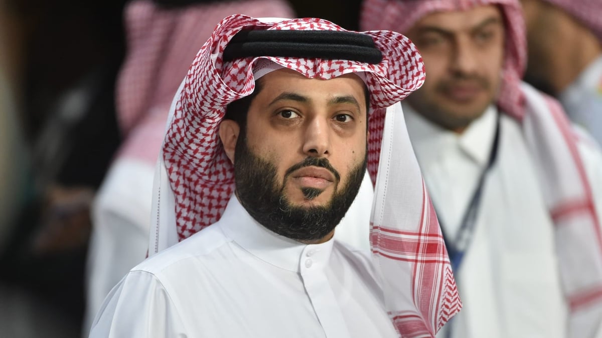 تركي آل الشيخ يعلن نزال فيوري وجوشوا في كارديف ديسمبر المقبل
