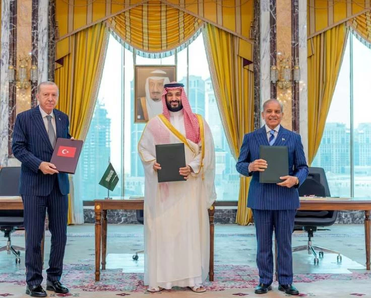 اجتماع عاجل لرؤساء أركان السعودية وتركيا وباكستان لبحث مساندة الرياض وتفعيل اتفاق مكة