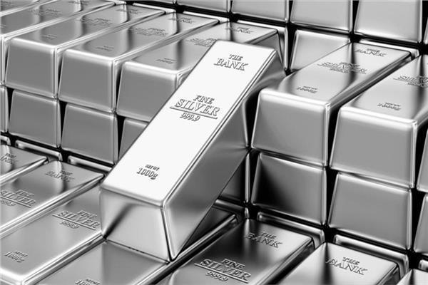 الفضة تتراجع بنحو 3% في المعاملات الفورية إلى 62.40 دولارا للأونصة