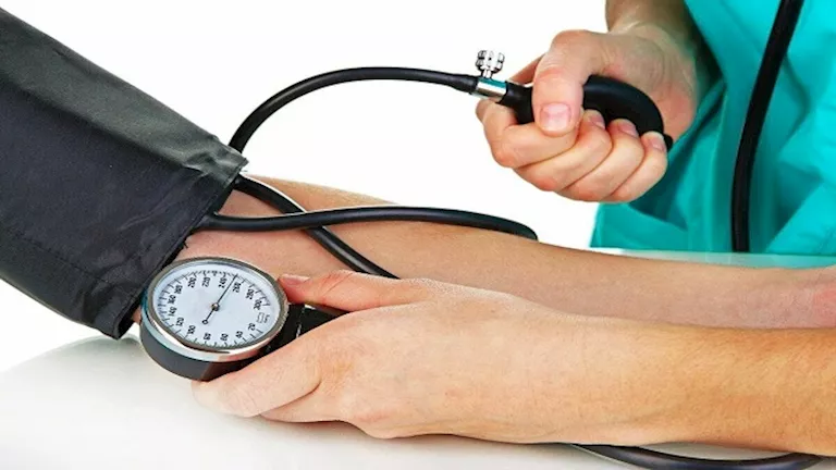 ماذا تأكل على العشاء للمساعدة في ضبط ضغط الدم المرتفع؟