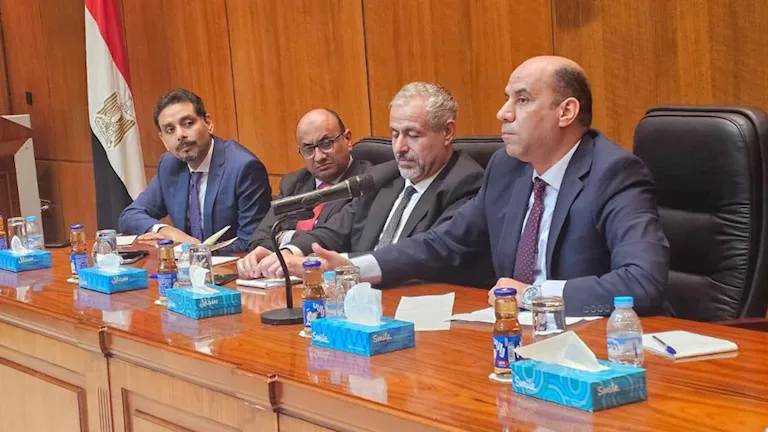 وزير العمل يتابع مطالب الجالية المصرية بالأردن ويوجه بسرعة تلبيتها