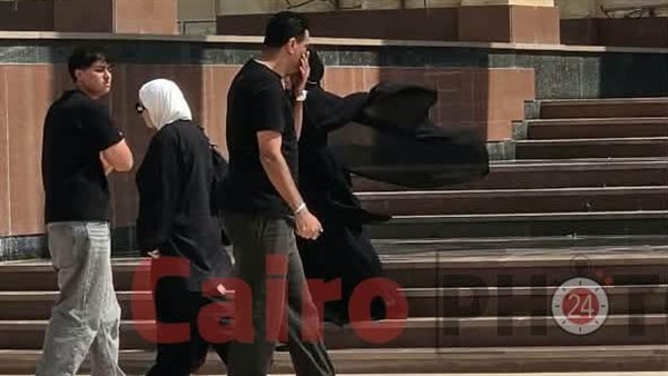أبرزهم عبد الحفيظ حسام غالي والسعيد.. نجوم الكرة يشيعون جثمان طليقة شادي محمد