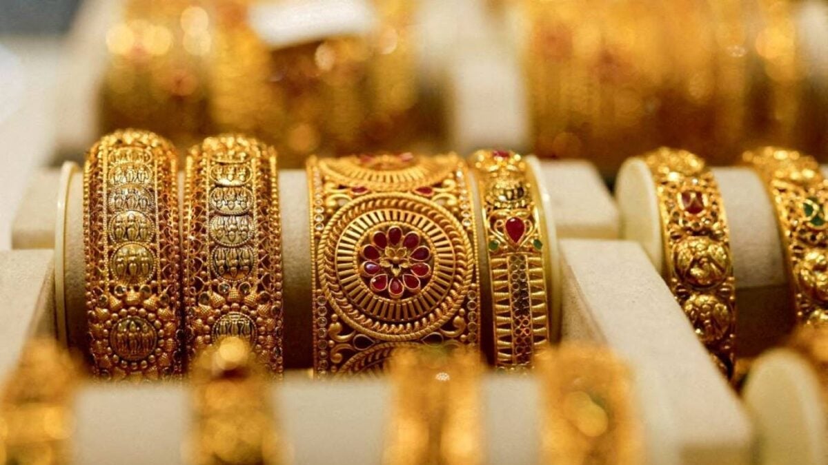 سعر الذهب في السعودية اليوم السبت 15-4-1448 لكل الأعيرة والسبائك