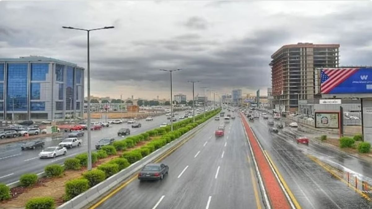 توقعات الأرصاد: أمطار رعدية وسيول اليوم في عدة مناطق بالمملكة