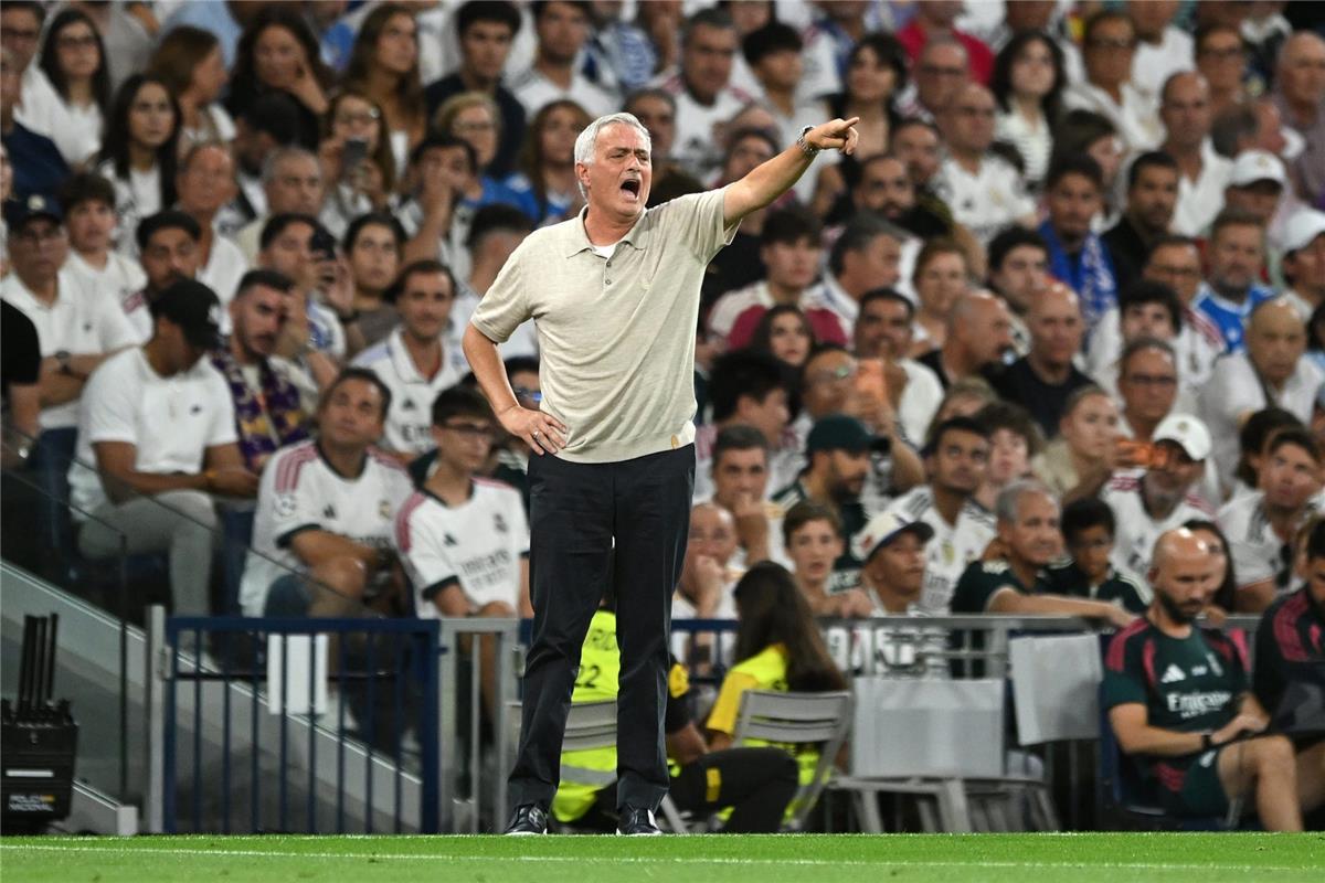 تصريحات مورينيو المثيرة بعد هزيمة ريال مدريد أمام ريال بيتيس