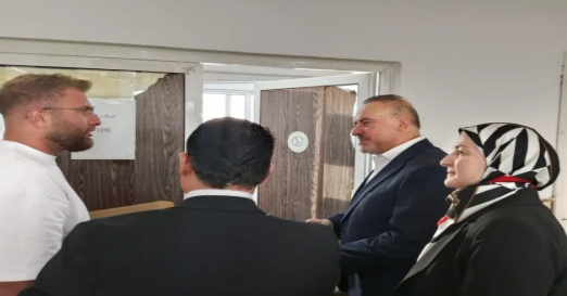 وزير المالية يتفقد العمل بمديرية أراضي شمال عمان