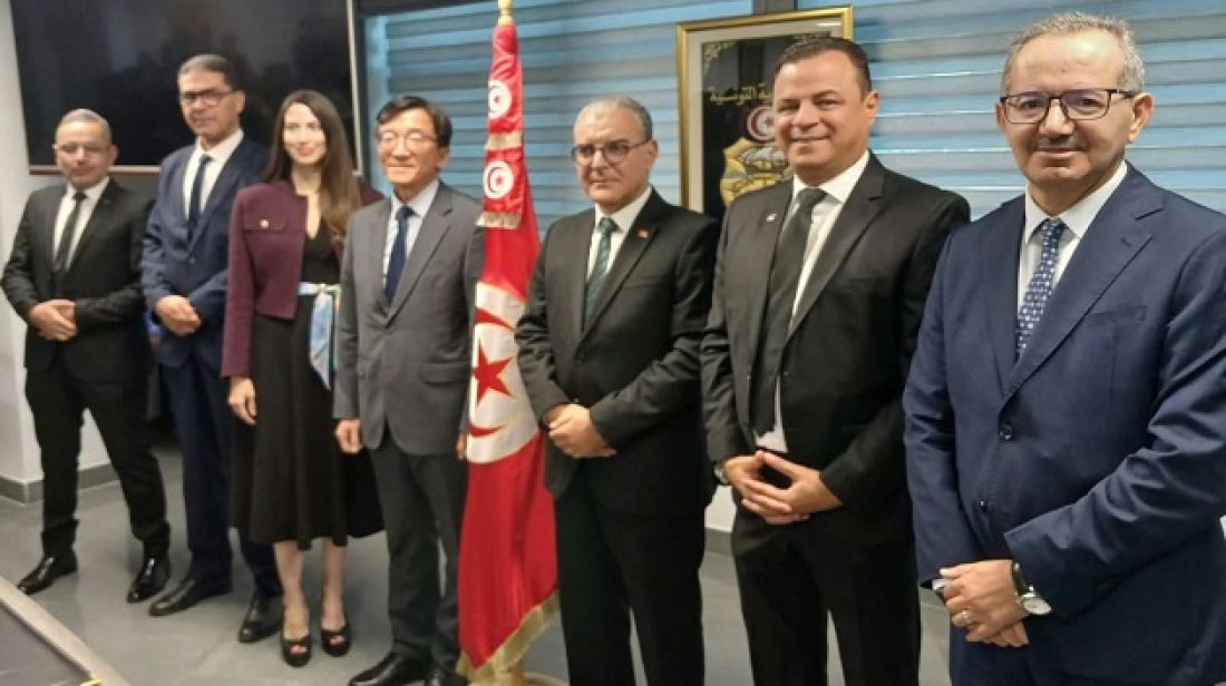 ‫وزير الإقتصاد يتباحث مع وفد كوري آفاق الإستثمار في صناعة مكونات السيارات