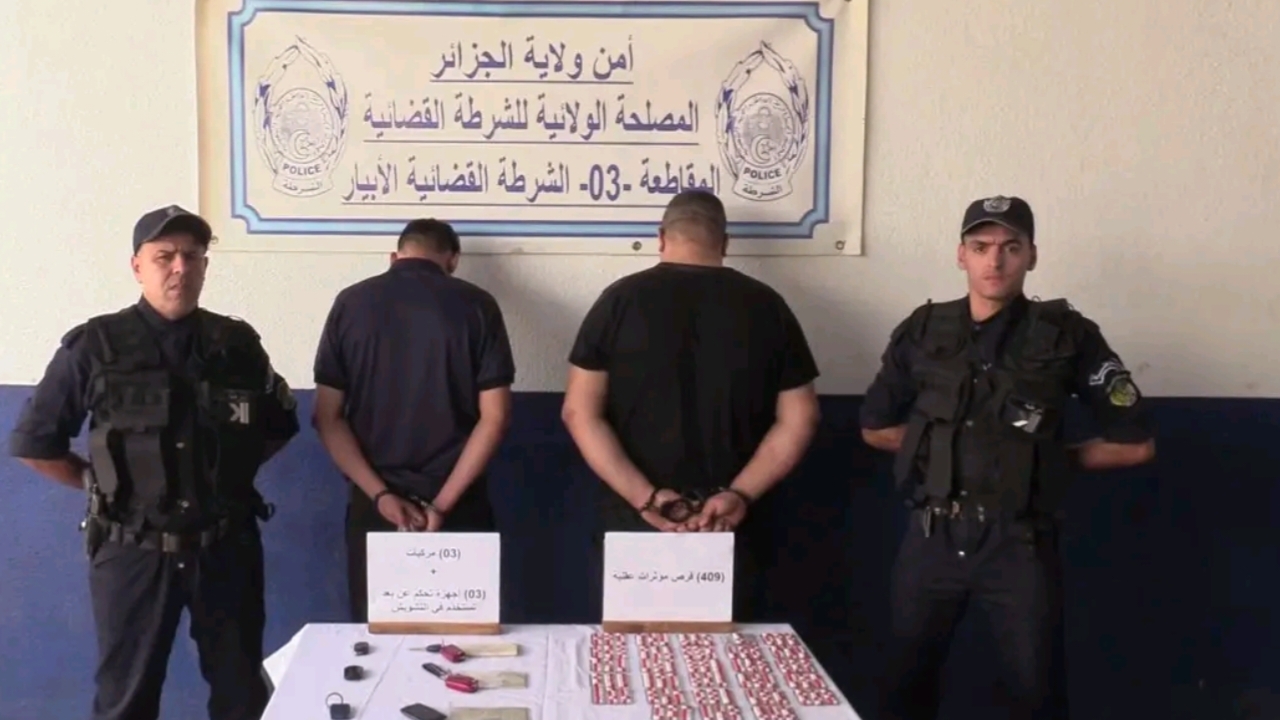 الإطاحة بعصابة مختصة في سلب أموال المواطنين من داخل المركبات بالعاصمة