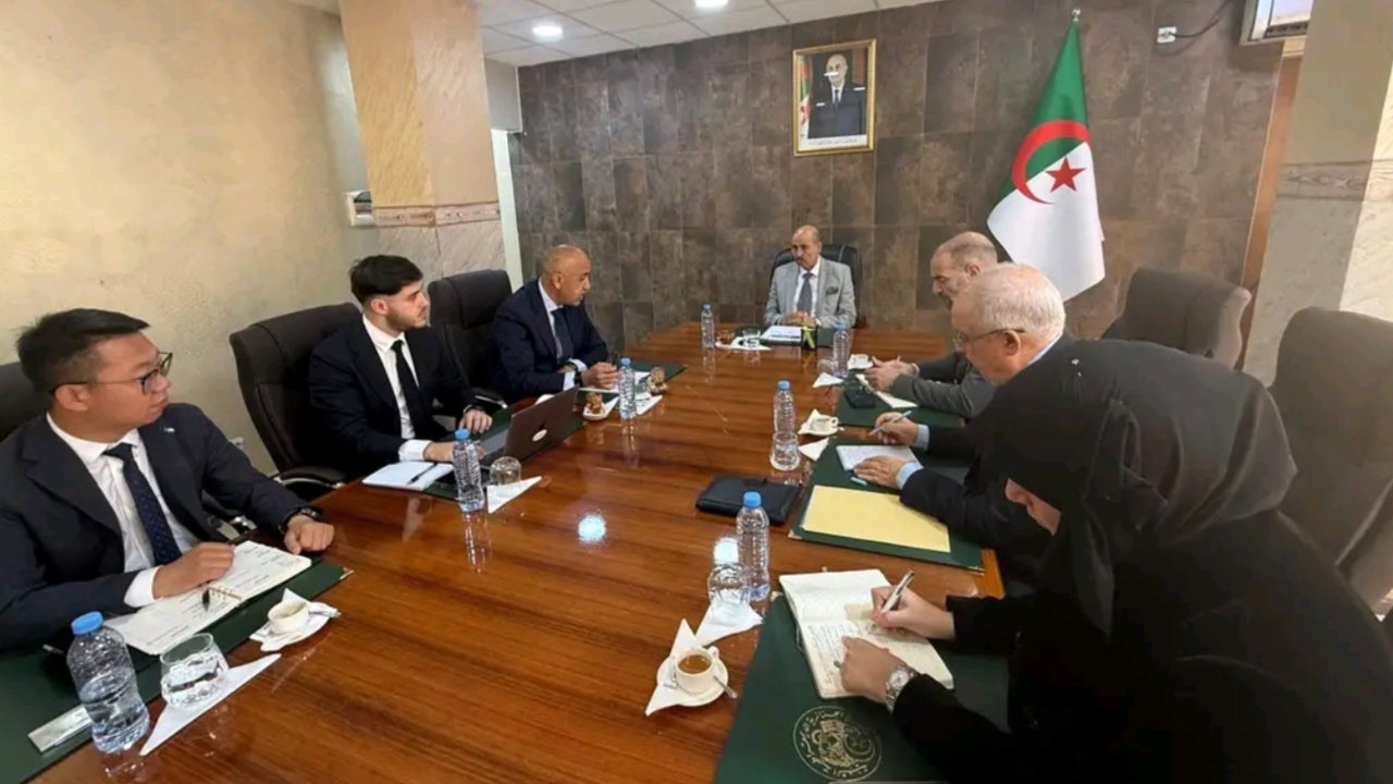 وزير الصناعة يبحث مع شركة تيرصام إمكانية إطلاق مشروع لإنتاج السيارات السياحية