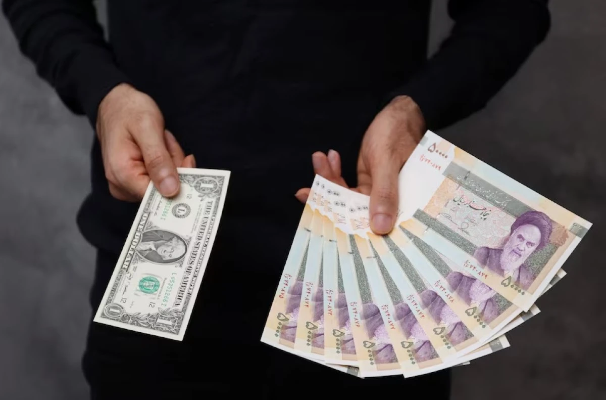 الريال الإيراني عند قاع تاريخي مع استمرار “الخنق” الأمريكي
