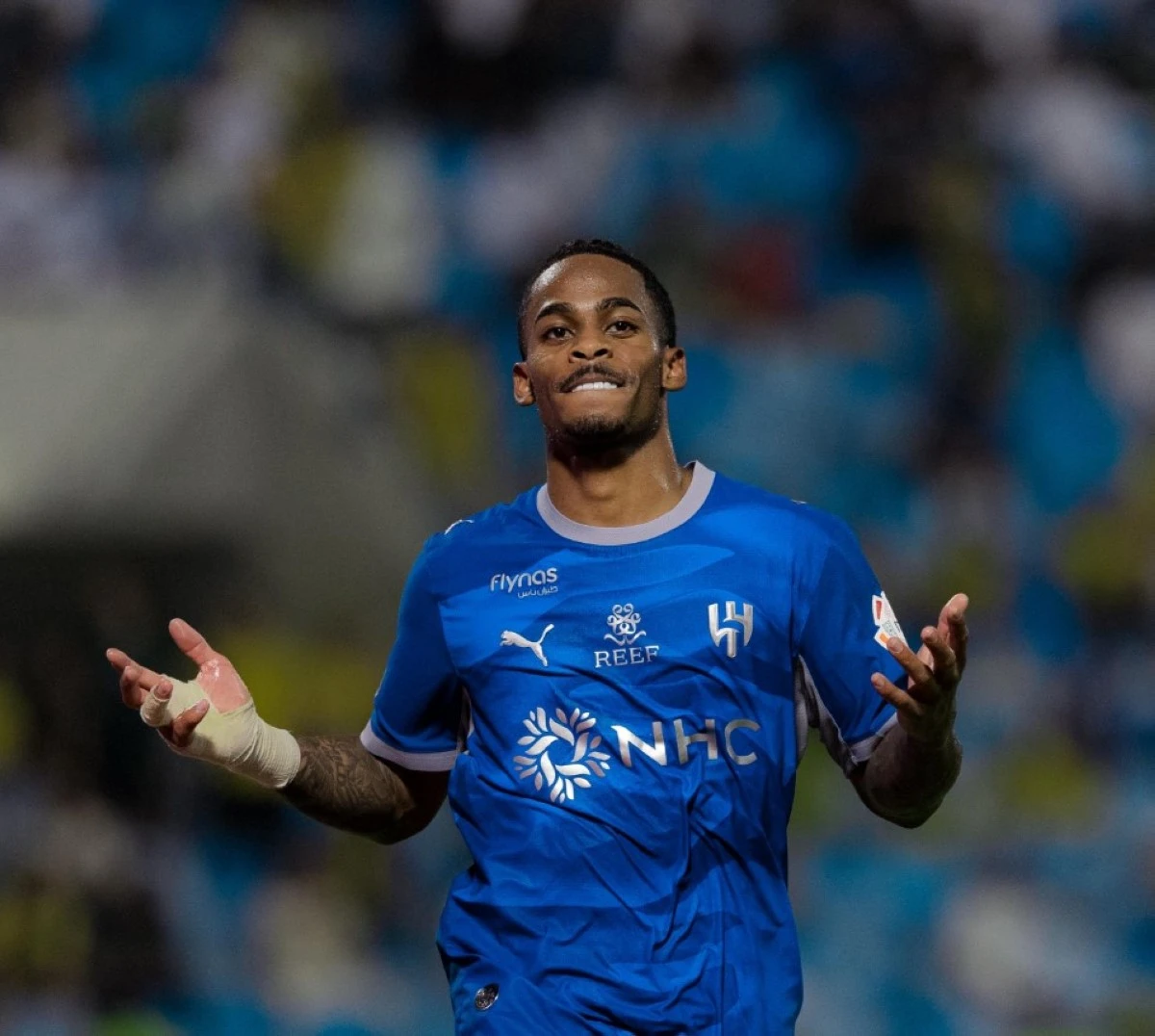 “الآسيوي” يوقف سومرفيل لاعب الهلال السعودي 3 مباريات ويغرمه 2000 دولار